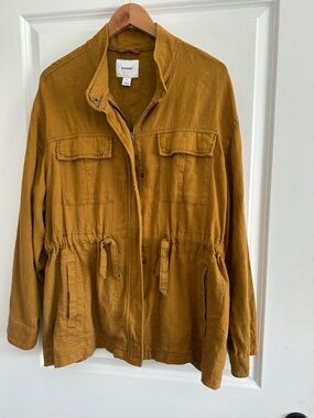 Old Navy Women’s Mustard Utility Jacket. Nice and flowy lightweight size XL